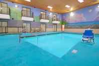 Swimming Pool Days Inn by Wyndham East Albuquerque