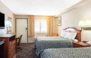 Bedroom 5 Days Inn by Wyndham Alhambra CA