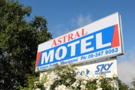 Bên ngoài Astral Motel