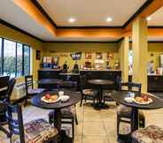 Restaurant 7 Travelodge by Wyndham LAX