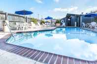 Swimming Pool Travelodge by Wyndham LAX