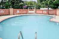 Swimming Pool Rodeway Inn Carlisle