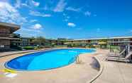 Swimming Pool 2 Red Roof Inn Battle Creek