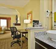 ห้องน้ำภายในห้อง 7 Best Western Knoxville Suites - Downtown