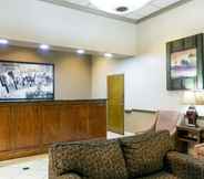 Lobby 6 Super 8 by Wyndham Longview/North