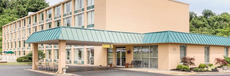 Exterior Days Inn by Wyndham Cambridge