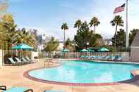 สระว่ายน้ำ Residence Inn Las Vegas Convention Center by Marriott