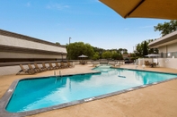 Swimming Pool Best Western Southlake Inn