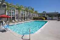 Swimming Pool DoubleTree by Hilton Chico