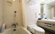 In-room Bathroom 5 RIHGA Royal Hotel Kokura