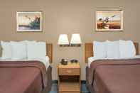 Bedroom Days Inn by Wyndham Charleston