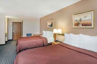 Bedroom 4 Days Inn by Wyndham Charleston