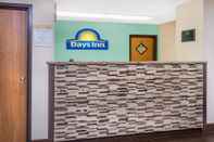 Lobi Days Inn by Wyndham Charleston