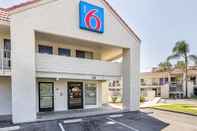 Exterior Motel 6 Fresno, CA