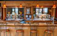 Bar, Cafe and Lounge 6 Emerald Lake Lodge