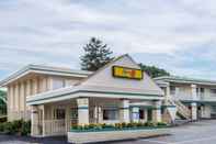 Exterior Super 8 by Wyndham W Yarmouth Hyannis/Cape Cod