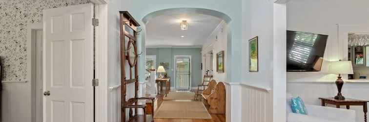 Lobby Cottage Rental Agency - Seaside, Florida