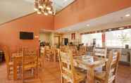Restoran 4 Econo Lodge Inn & Suites