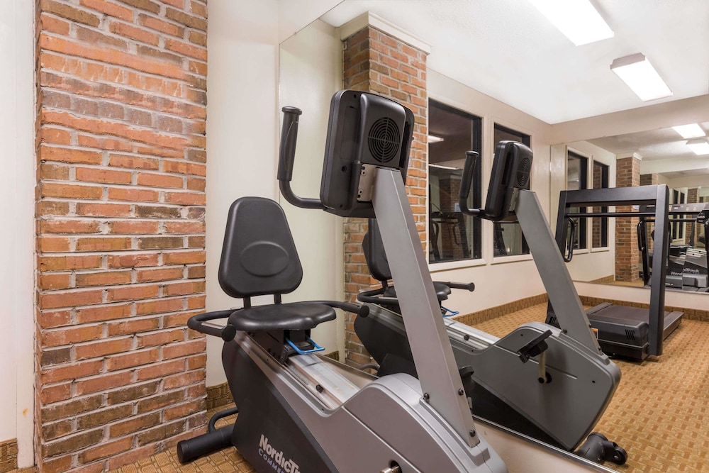 Fitness Center 2 Baymont by Wyndham LaGrange