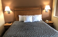 Bedroom 5 Days Inn by Wyndham Columbus