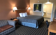 Bedroom 2 Days Inn by Wyndham Columbus