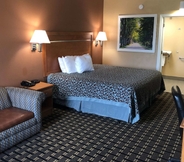 Bedroom 2 Days Inn by Wyndham Columbus