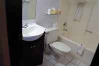 In-room Bathroom Super 8 by Wyndham Fargo/I-29/West Acres Mall