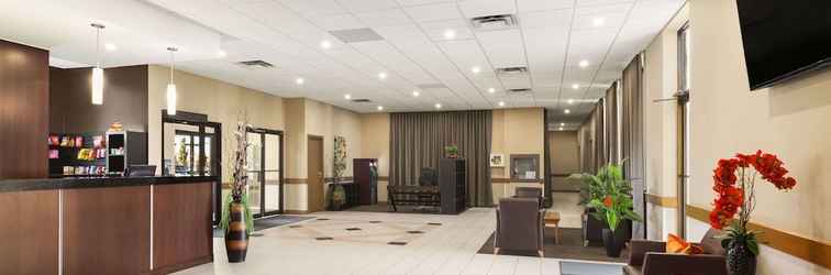 Lobby Travelodge by Wyndham Edmonton West