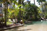 Swimming Pool Golden Sands Beachfront Apartment Resort