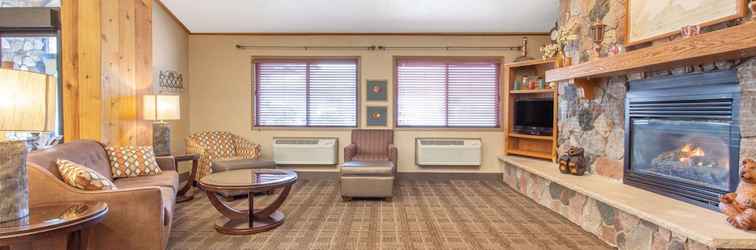 Lobi AmericInn by Wyndham Calumet