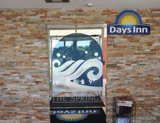 Lobby 2 Days Inn by Wyndham Fort Myers Springs Resort