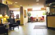 Lobby 7 Microtel Inn & Suites by Wyndham Southern Pines / Pinehurst