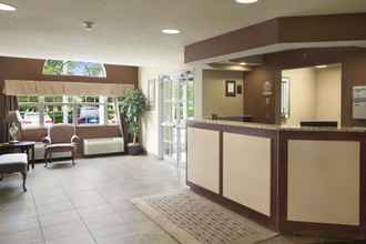 Lobby 4 Microtel Inn & Suites by Wyndham Southern Pines / Pinehurst