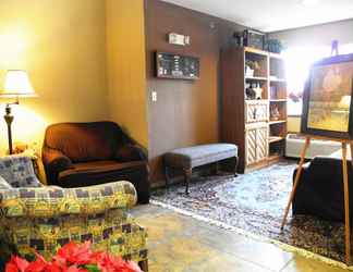 Lobby 2 Microtel Inn & Suites by Wyndham Southern Pines / Pinehurst