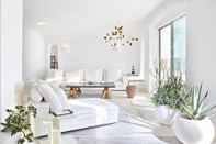 Ruang Umum Mykonos Blu Grecotel Boutique Resort