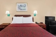 Kamar Tidur Days Inn by Wyndham North Columbia Ft. Jackson