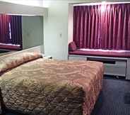 Bedroom 4 Travelodge by Wyndham Chadron