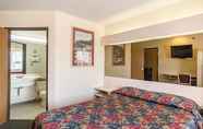 Bedroom 5 Travelodge by Wyndham Chadron