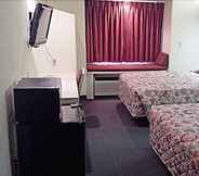 Bedroom 2 Travelodge by Wyndham Chadron