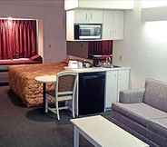 Bedroom 3 Travelodge by Wyndham Chadron