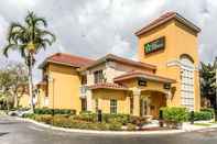 Bangunan Extended Stay America Suites Miami Airport Blue Lagoon