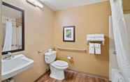 Toilet Kamar 3 Extended Stay America Suites Washington DC Falls Church