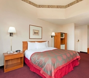 Kamar Tidur 6 Ramada by Wyndham SeaTac Airport North