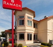 Bangunan 2 Ramada by Wyndham SeaTac Airport North