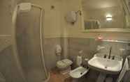 Toilet Kamar 6 Carpediem Assisi Living Club