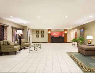 Lobby 2 Baymont by Wyndham Dale