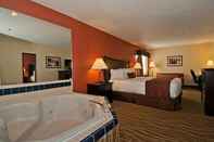 Swimming Pool Best Western Plus Corning Inn