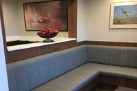 Lobby Microtel Inn & Suites by Wyndham Richmond Airport