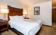 Bedroom 5 La Quinta Inn & Suites by Wyndham Grants Pass