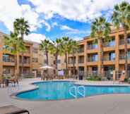 Swimming Pool 2 Courtyard by Marriott Palm Desert